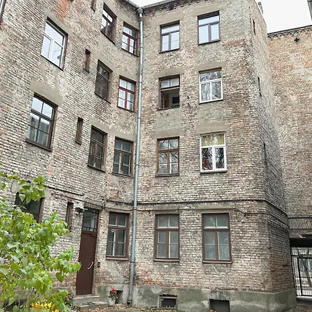 Unique In Center Apartment