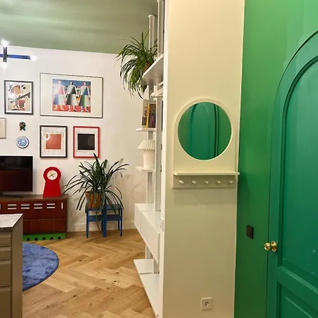 Unique In Center Apartment